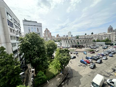 квартира за адресою Панаса Мирного вул., 10