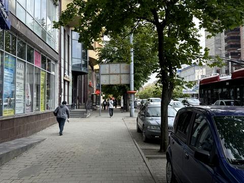 комерційна за адресою Незалежності вул., 87