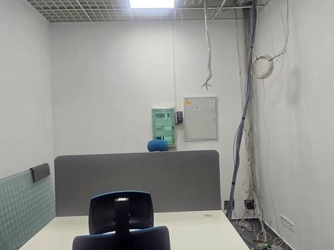 комерційна за адресою Сім'ї Прахових вул. (Гайдара), 55