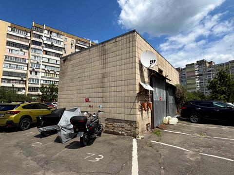 комерційна за адресою Драгоманова вул., 13/10