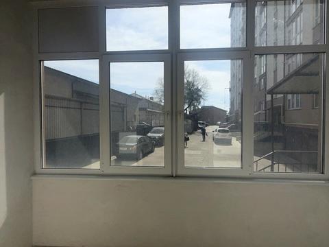 комерційна за адресою Чорновола вул., 155