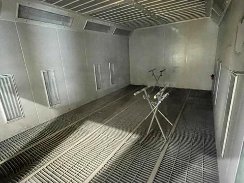 комерційна за адресою Радистів вул., 5