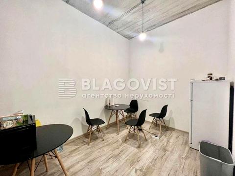 комерційна за адресою Воздвиженська вул., 48