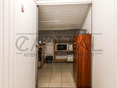 комерційна за адресою Володимирська вул., 83