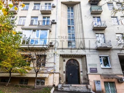 комерційна за адресою Володимирська вул., 83