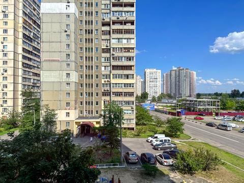 квартира за адресою Лариси Руденко вул., 10-Б