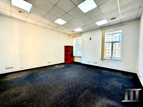 комерційна за адресою Саксаганського вул., 106