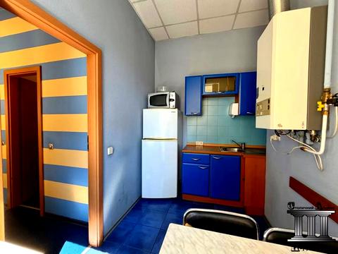 комерційна за адресою Саксаганського вул., 106