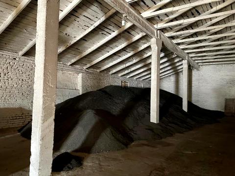 комерційна за адресою с. Липовець, Миру, 4а