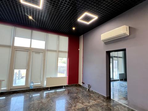 комерційна за адресою Академіка Філатова вул., 2