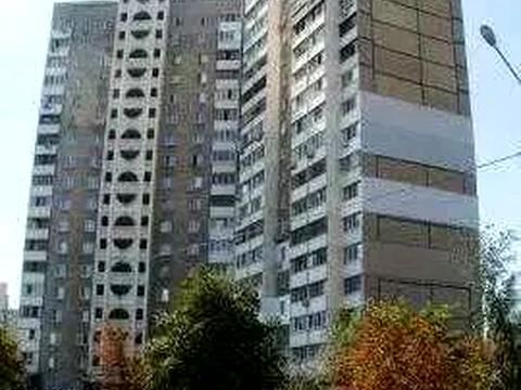 квартира за адресою Ревуцького вул., 4