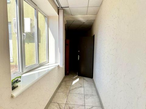 комерційна за адресою Одеса, Академіка Корольова вул., 111