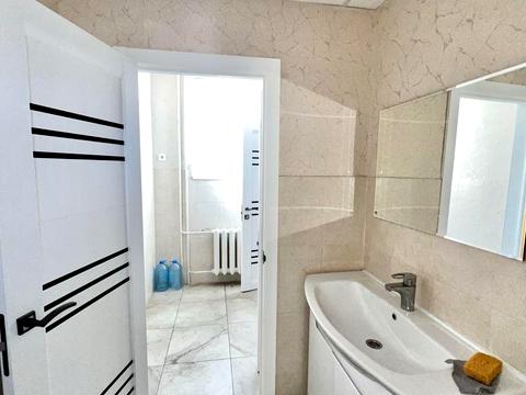 комерційна за адресою Одеса, Академіка Корольова вул., 111