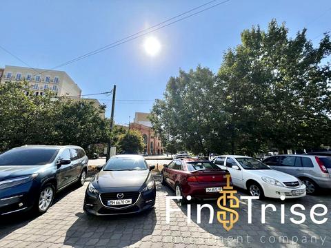 комерційна за адресою Одеса, Академіка Корольова вул., 111