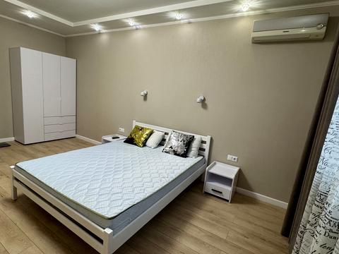 квартира за адресою Анни Ахматової вул., 30
