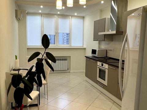 квартира за адресою Анни Ахматової вул., 30