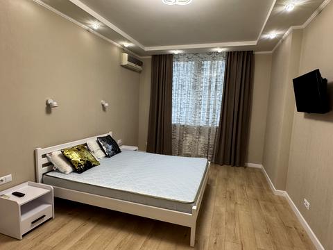 квартира за адресою Анни Ахматової вул., 30