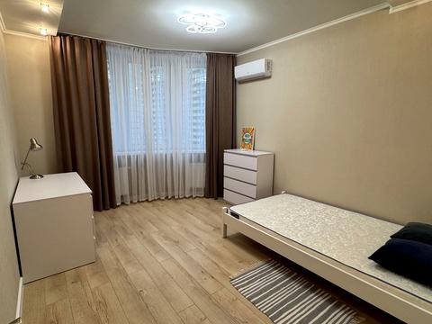 квартира за адресою Анни Ахматової вул., 30