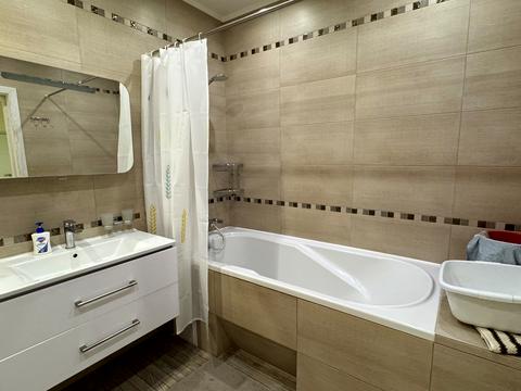 квартира за адресою Анни Ахматової вул., 30