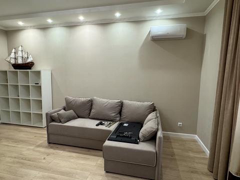 квартира за адресою Анни Ахматової вул., 30