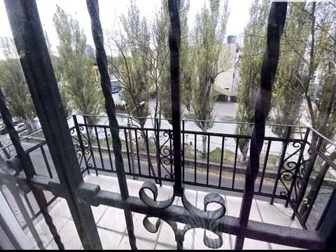 квартира за адресою Дмитра Яворницького просп. (Карла Маркса), 82