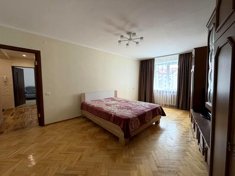 квартира за адресою Джона Ленона вул., 33