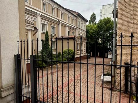 комерційна за адресою Василя Тютюнника вул. (Анрі Барбюса), 13Б