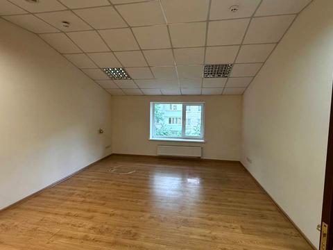 комерційна за адресою Василя Тютюнника вул. (Анрі Барбюса), 13Б