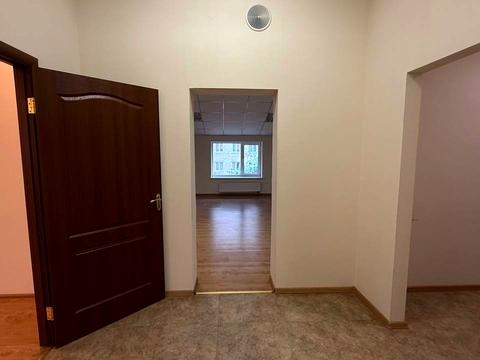 комерційна за адресою Василя Тютюнника вул. (Анрі Барбюса), 13Б