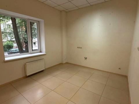 комерційна за адресою Василя Тютюнника вул. (Анрі Барбюса), 13Б