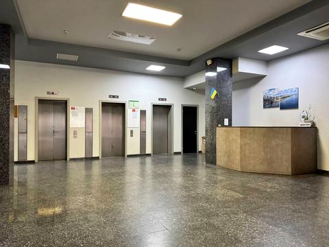 комерційна за адресою Мечникова вул., 10б