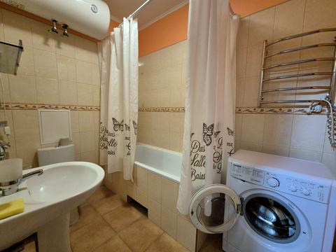 квартира за адресою Верховної Ради бульв., 27