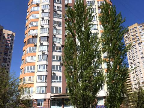 комерційна за адресою Київ, Анни Ахматової вул., 32/18