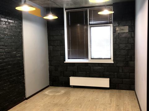 комерційна за адресою Київ, Анни Ахматової вул., 32/18