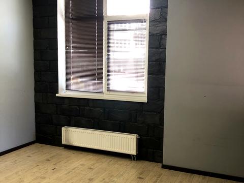 комерційна за адресою Київ, Анни Ахматової вул., 32/18