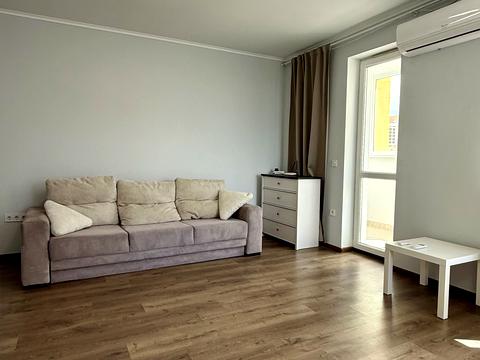 квартира за адресою Сім'ї Кульженків вул. (Петра Дегтяренка), 37