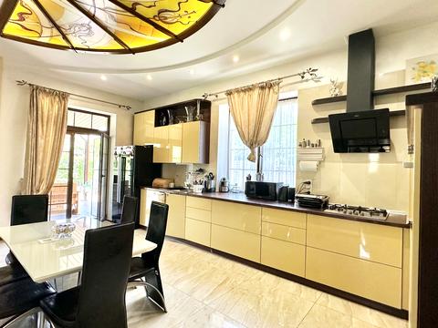 будинок за адресою Немировича-Данченка вул., 10