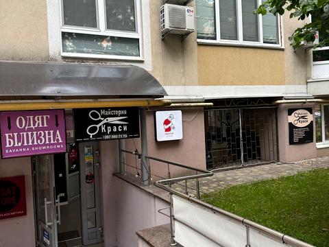 комерційна за адресою Лесі Українки бульв., 12