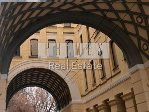 комерційна за адресою Прорізна вул., 8