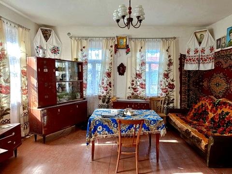 будинок за адресою смт. Лугини, Церковна вул. (Колгоспна), 5