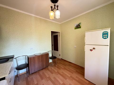 квартира за адресою Курсанта Єськова вул., 14-Б