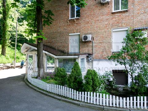 комерційна за адресою Ділова вул. (Димитрова), 6