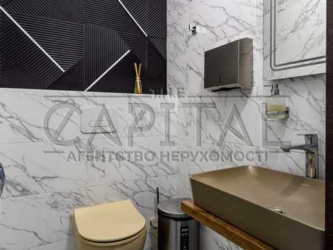 комерційна за адресою Саксаганського вул., 84/86
