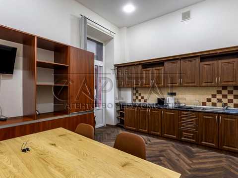 комерційна за адресою Саксаганського вул., 84/86