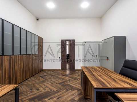 комерційна за адресою Саксаганського вул., 84/86