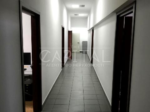 комерційна за адресою Новонаводницька вул. (Лаврська), 16А