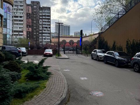 паркомісце за адресою Полтавська вул., 10