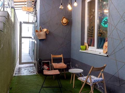 комерційна за адресою Жулянська вул., 2-Б