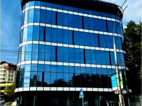 комерційна за адресою Докучаєвська вул., 25