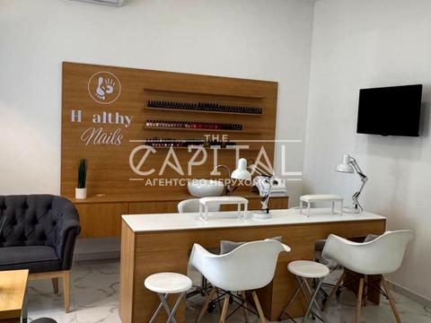 комерційна за адресою Дніпровська набережна вул., 14-Б